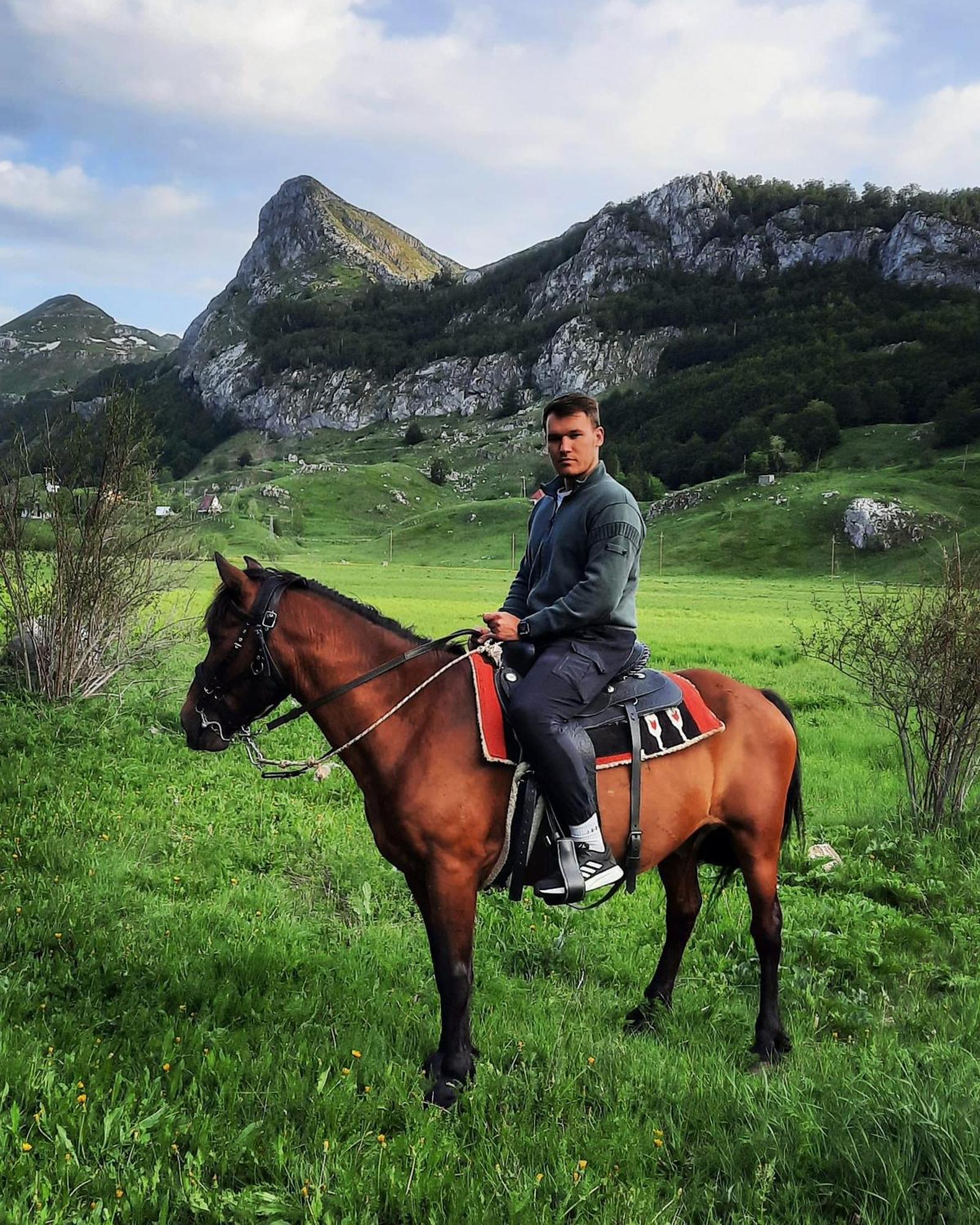 Katun Mokra & Horseback Riding Chalet *