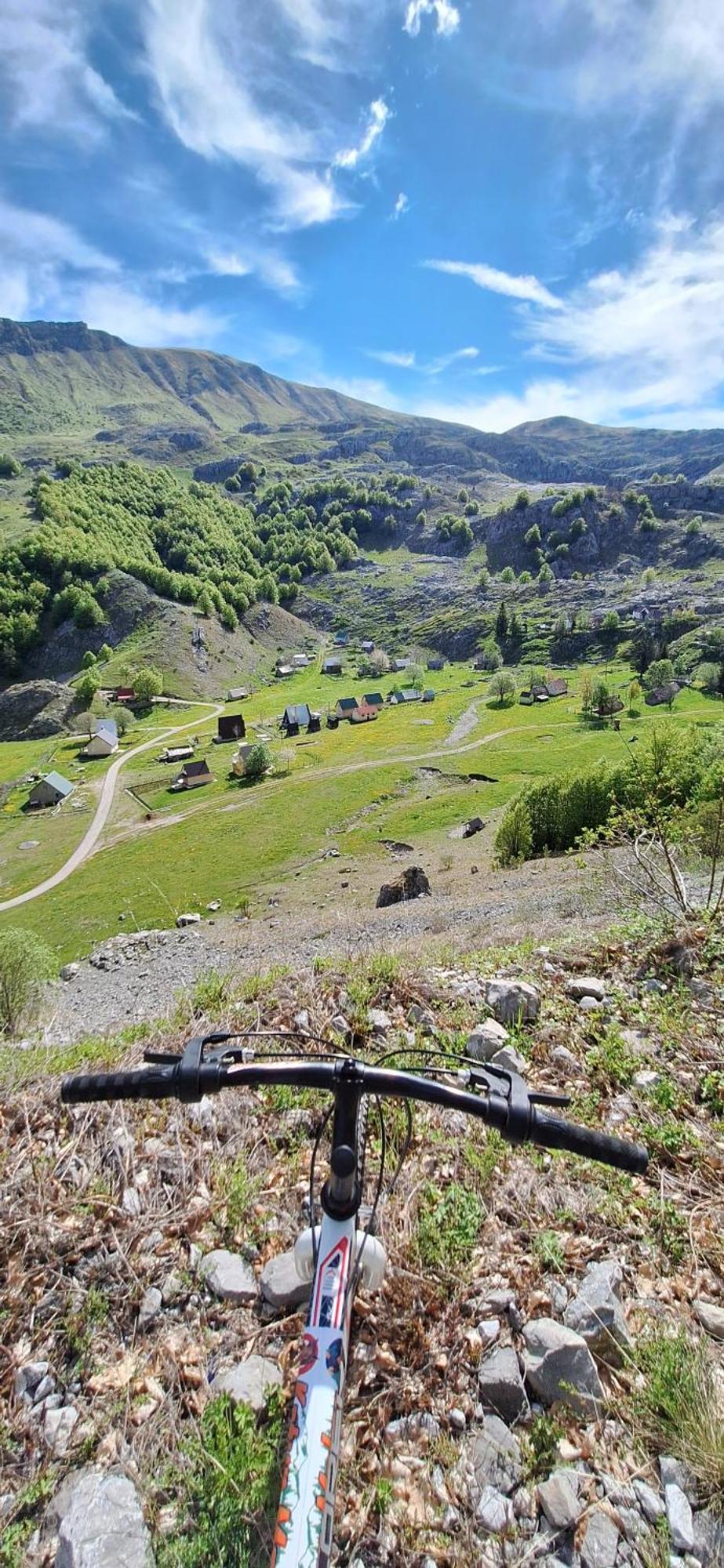 Katun Mokra & Horseback Riding Chalet *